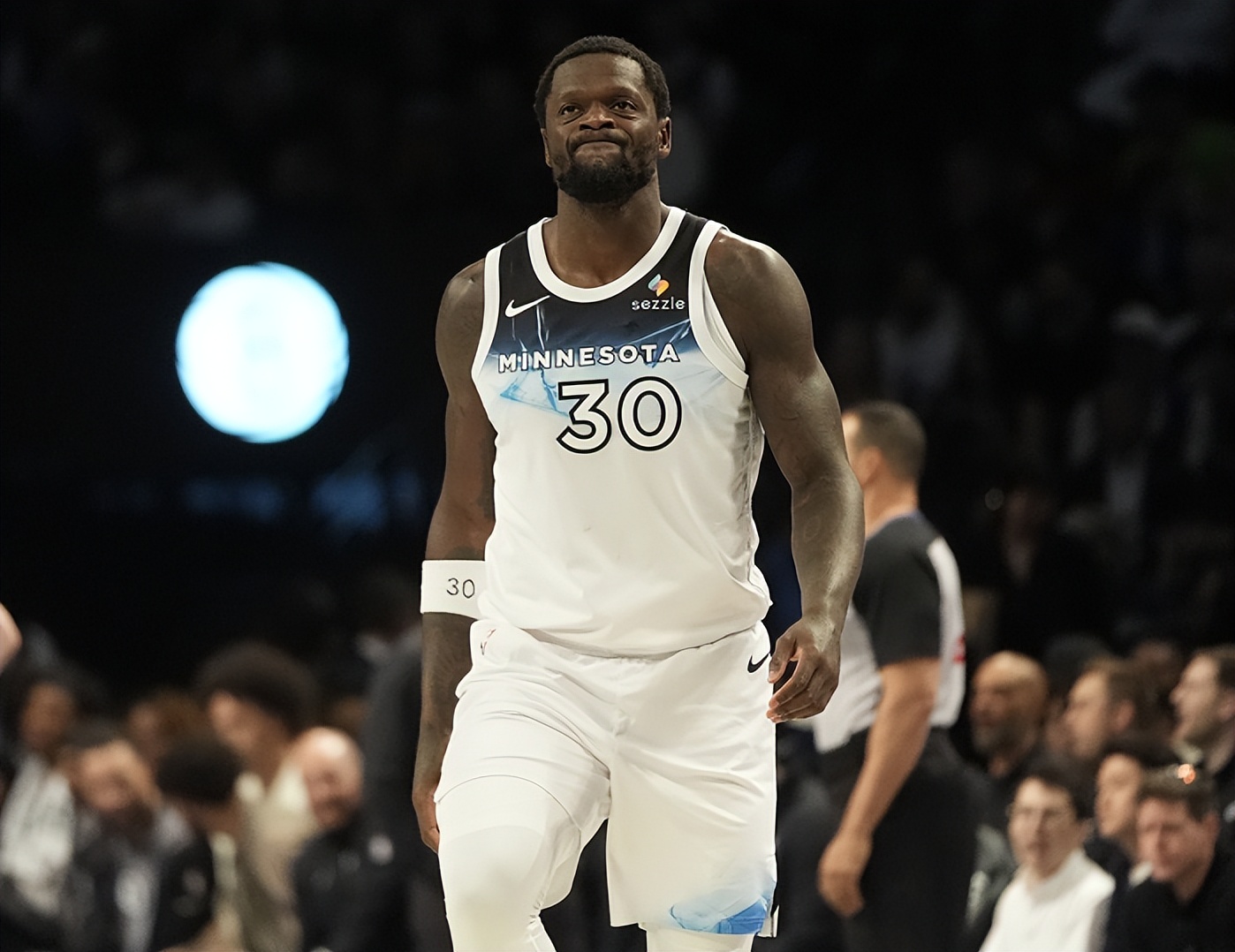 虎扑-包含今晨NBA季后赛焦点战；奥兰多魔术内部沟通；质疑声仍在；赛季目标并未改变的词条