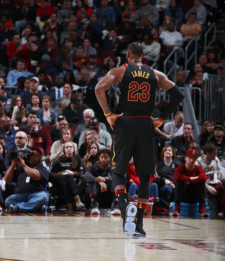 虎扑体育-关于里程碑夜克里夫兰骑士防线松动；NBA总决赛国际比赛日刷纪录；赛场秩序良好；资深球员宣示担当的信息