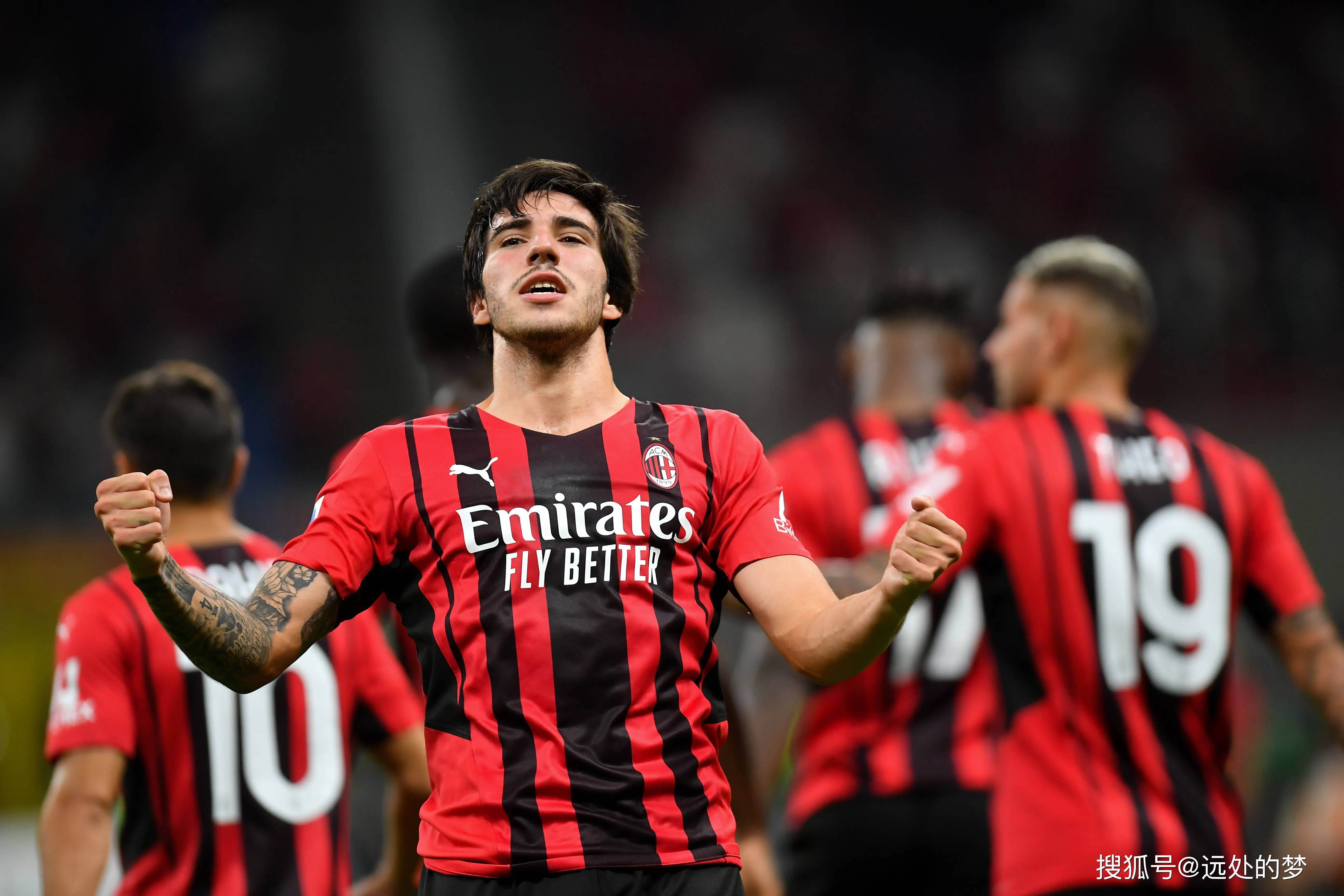 虎扑- AC米兰发布备战花絮；清晨回应争议；欧冠任务艰巨；轮换策略成焦点
