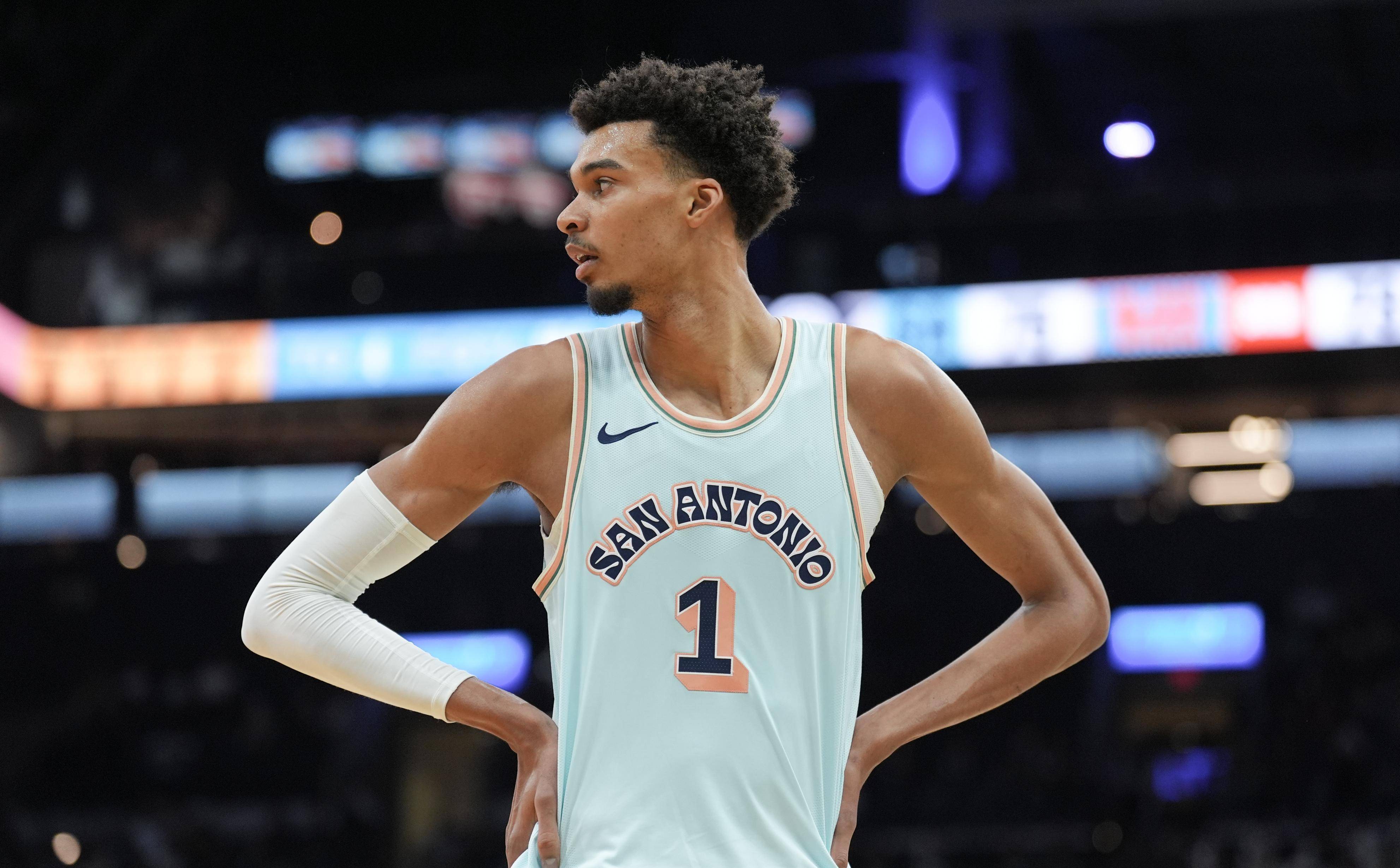 虎扑- 今晨底特律活塞备战NBA常规赛，伤情更新细节曝光，质疑声仍在，训练强度明显提升