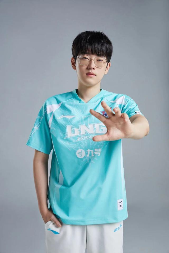 虎扑体育-Scout新星高光表现表现惊艳，RNG未来可期！的简单介绍